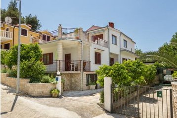 Hrvatska Privát Okrug Gornji, Eksterijer